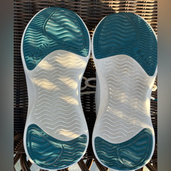 VESSI Sneakers - Picture 5 of 6